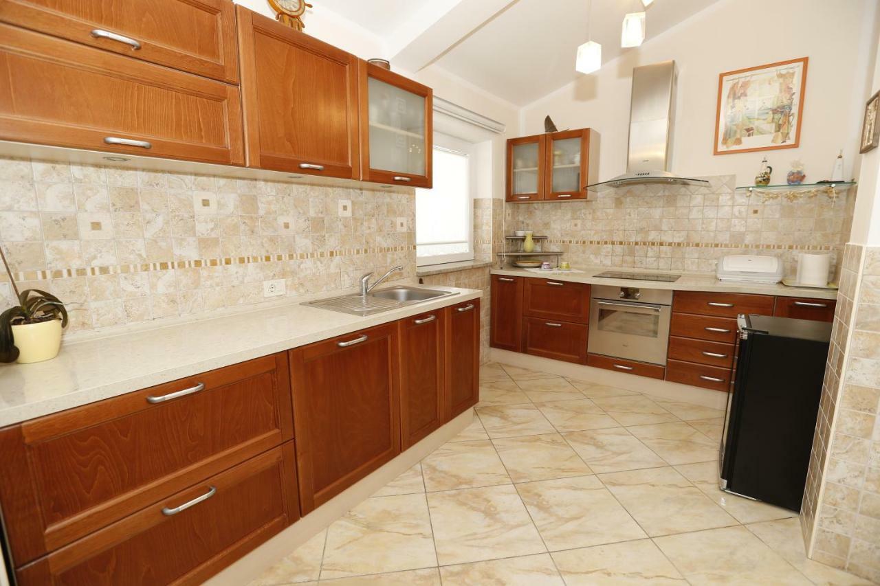 Apartment Bojan With Terrace And Sea View Baska  Bagian luar foto