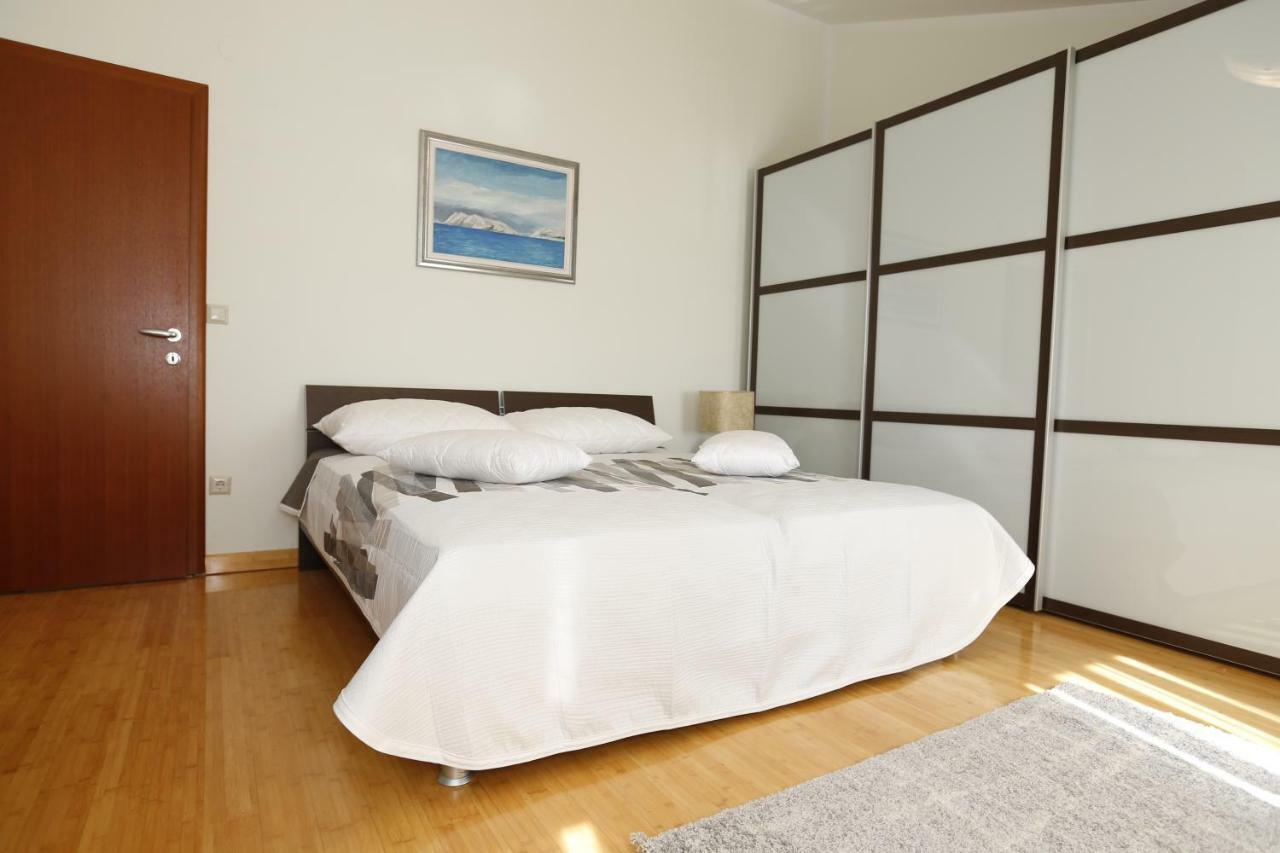 Apartment Bojan With Terrace And Sea View Baska  Bagian luar foto