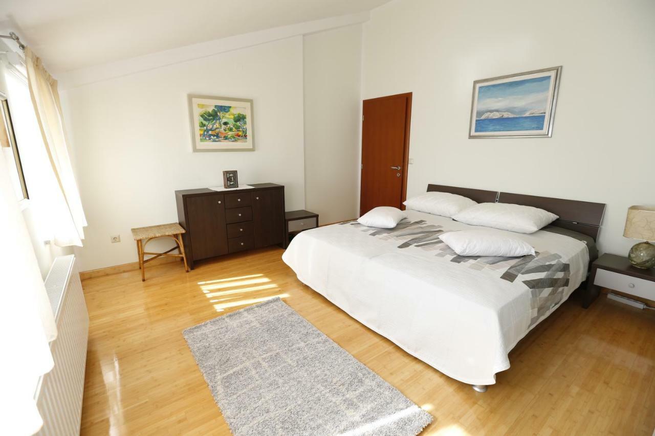 Apartment Bojan With Terrace And Sea View Baska  Bagian luar foto