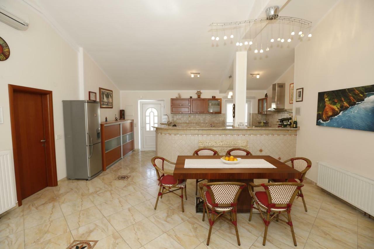 Apartment Bojan With Terrace And Sea View Baska  Bagian luar foto