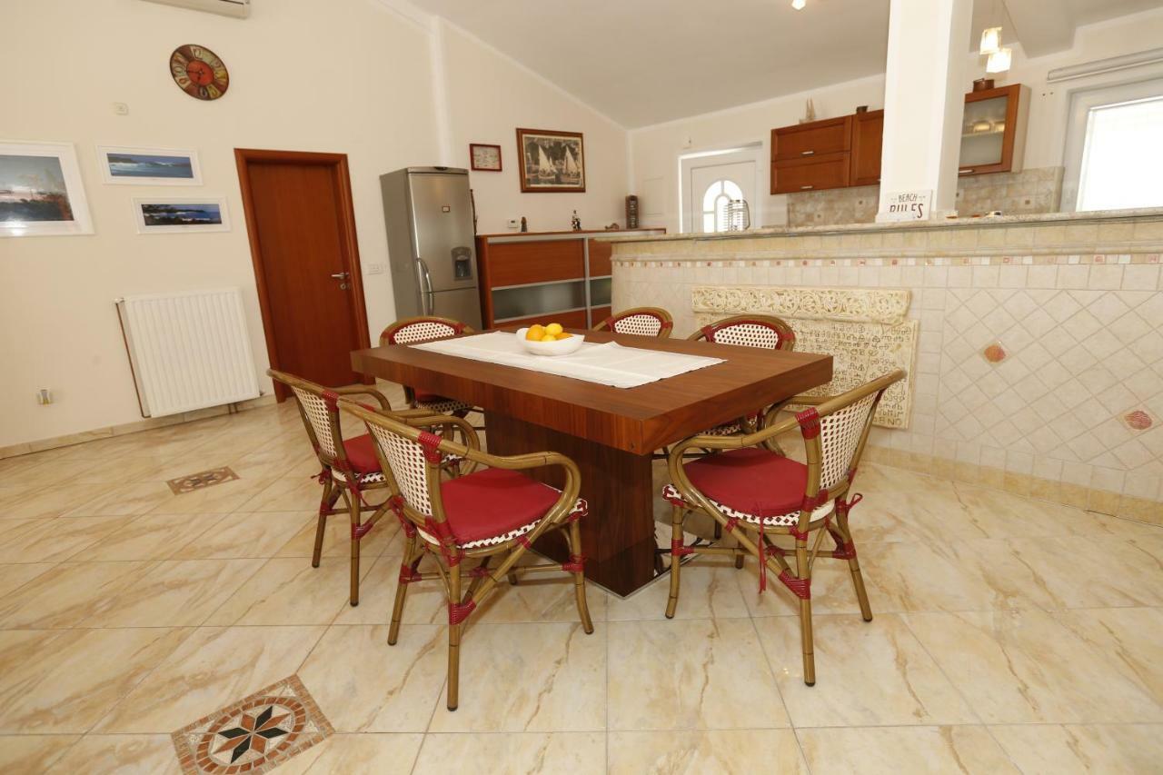 Apartment Bojan With Terrace And Sea View Baska  Bagian luar foto