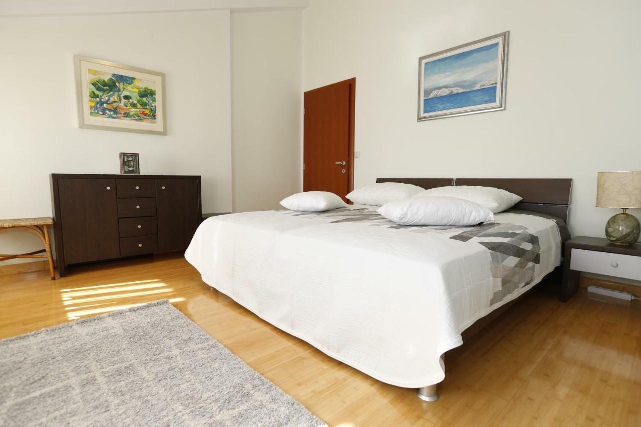 Apartment Bojan With Terrace And Sea View Baska  Bagian luar foto