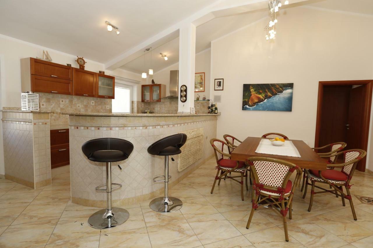 Apartment Bojan With Terrace And Sea View Baska  Bagian luar foto