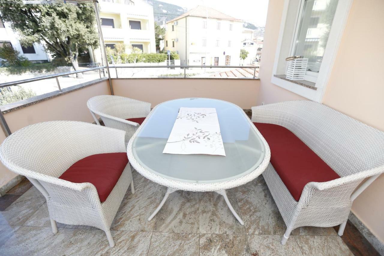 Apartment Bojan With Terrace And Sea View Baska  Bagian luar foto
