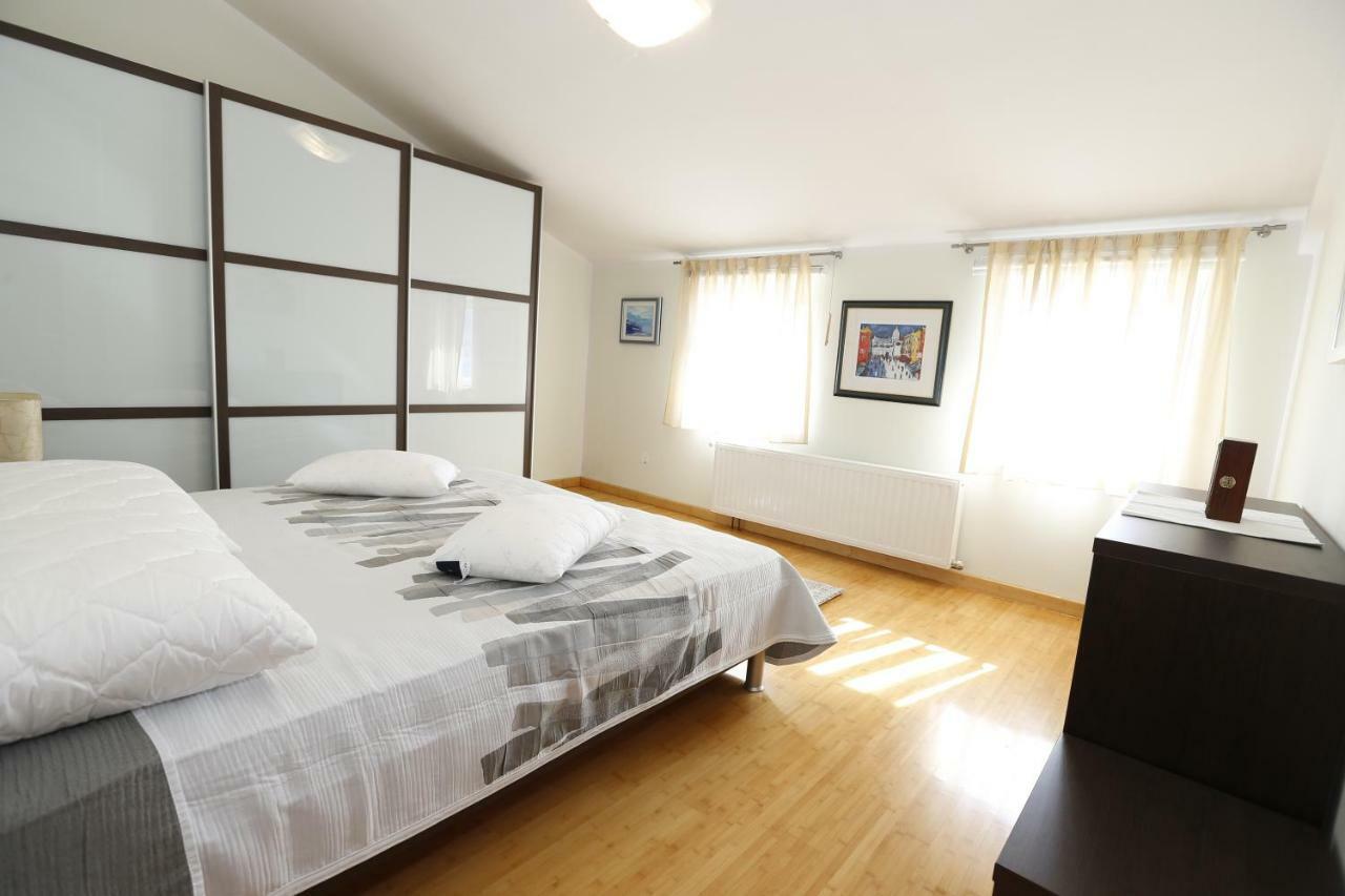 Apartment Bojan With Terrace And Sea View Baska  Bagian luar foto