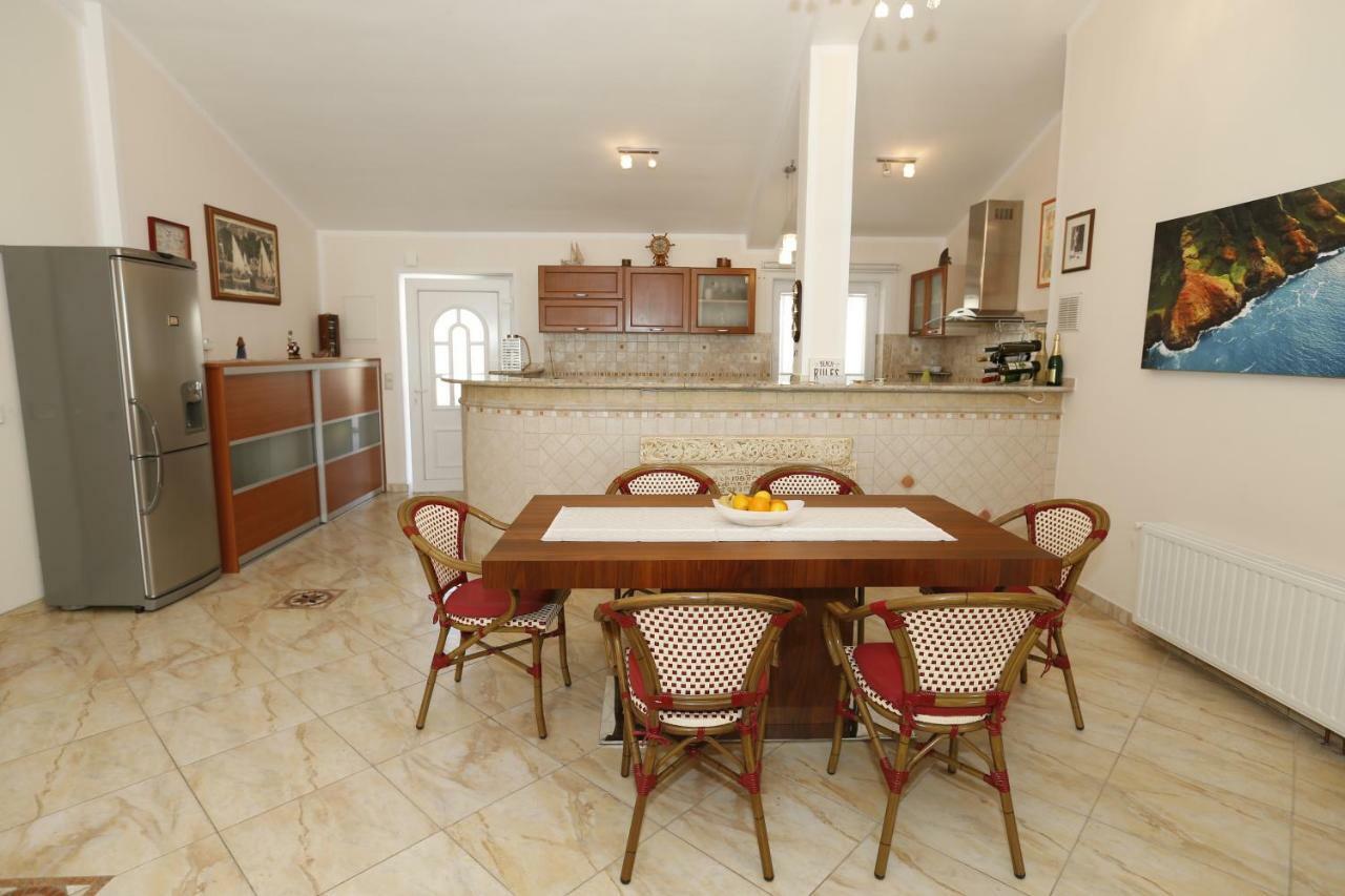 Apartment Bojan With Terrace And Sea View Baska  Bagian luar foto
