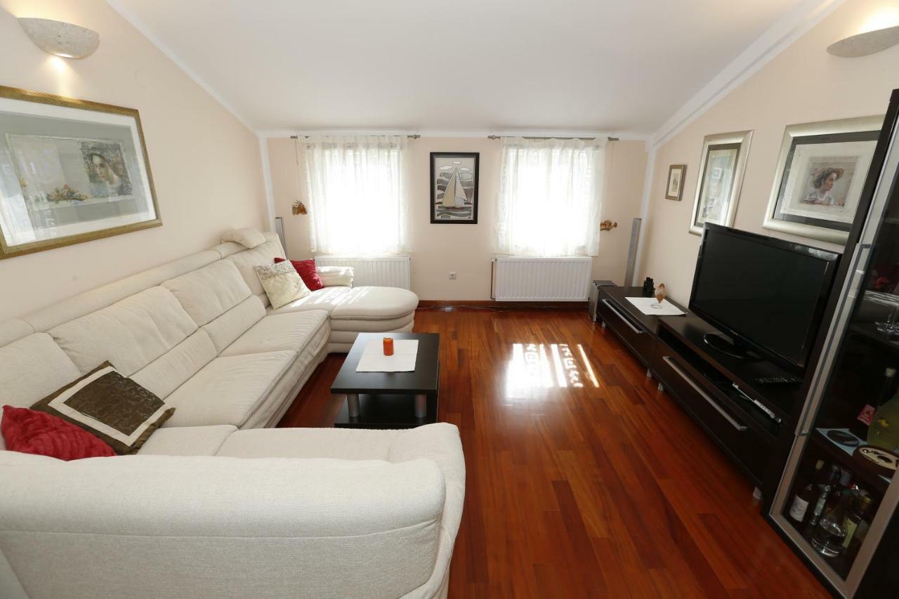 Apartment Bojan With Terrace And Sea View Baska  Bagian luar foto