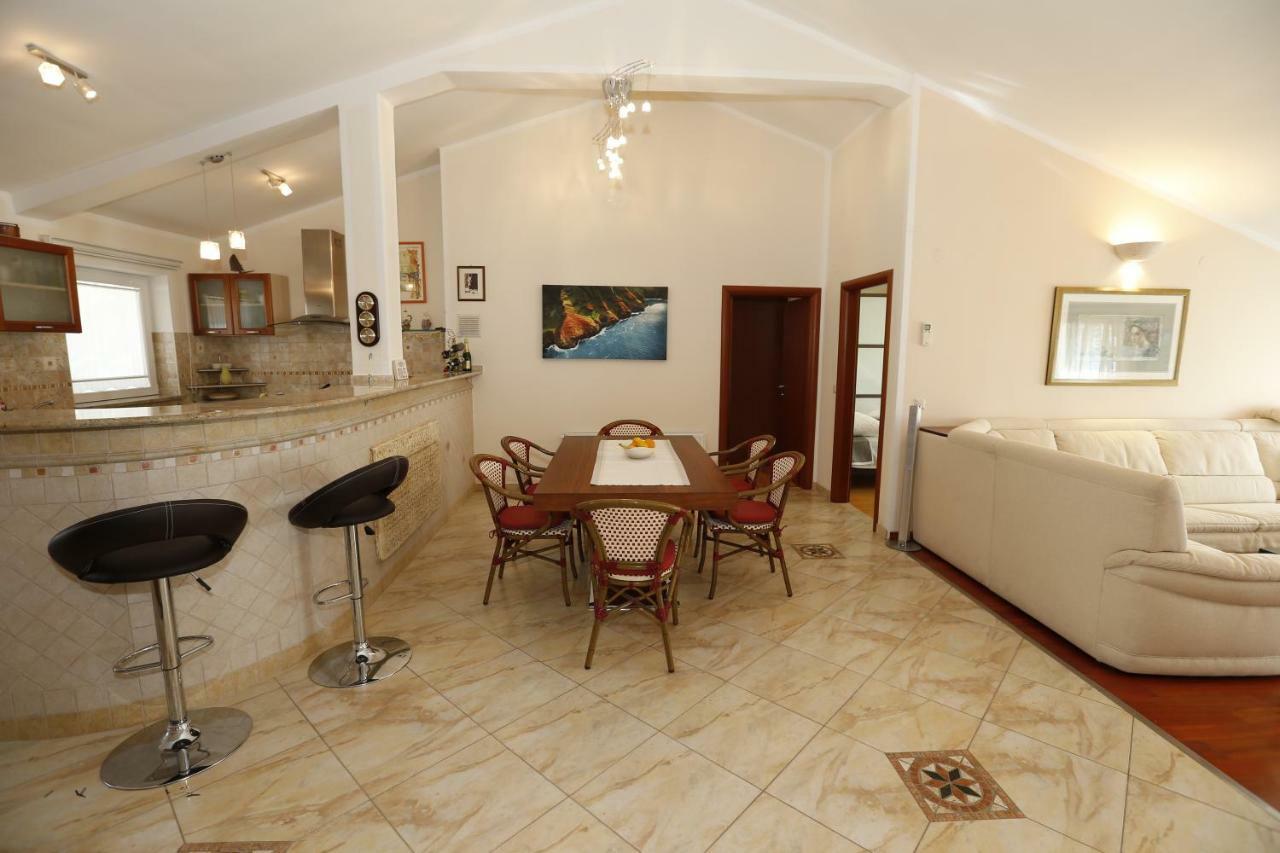 Apartment Bojan With Terrace And Sea View Baska  Bagian luar foto