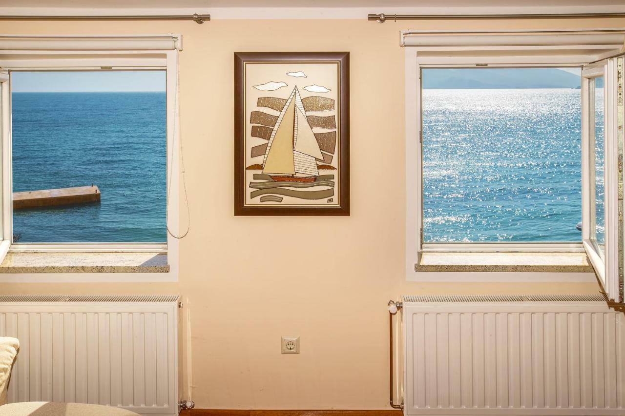 Apartment Bojan With Terrace And Sea View Baska  Bagian luar foto