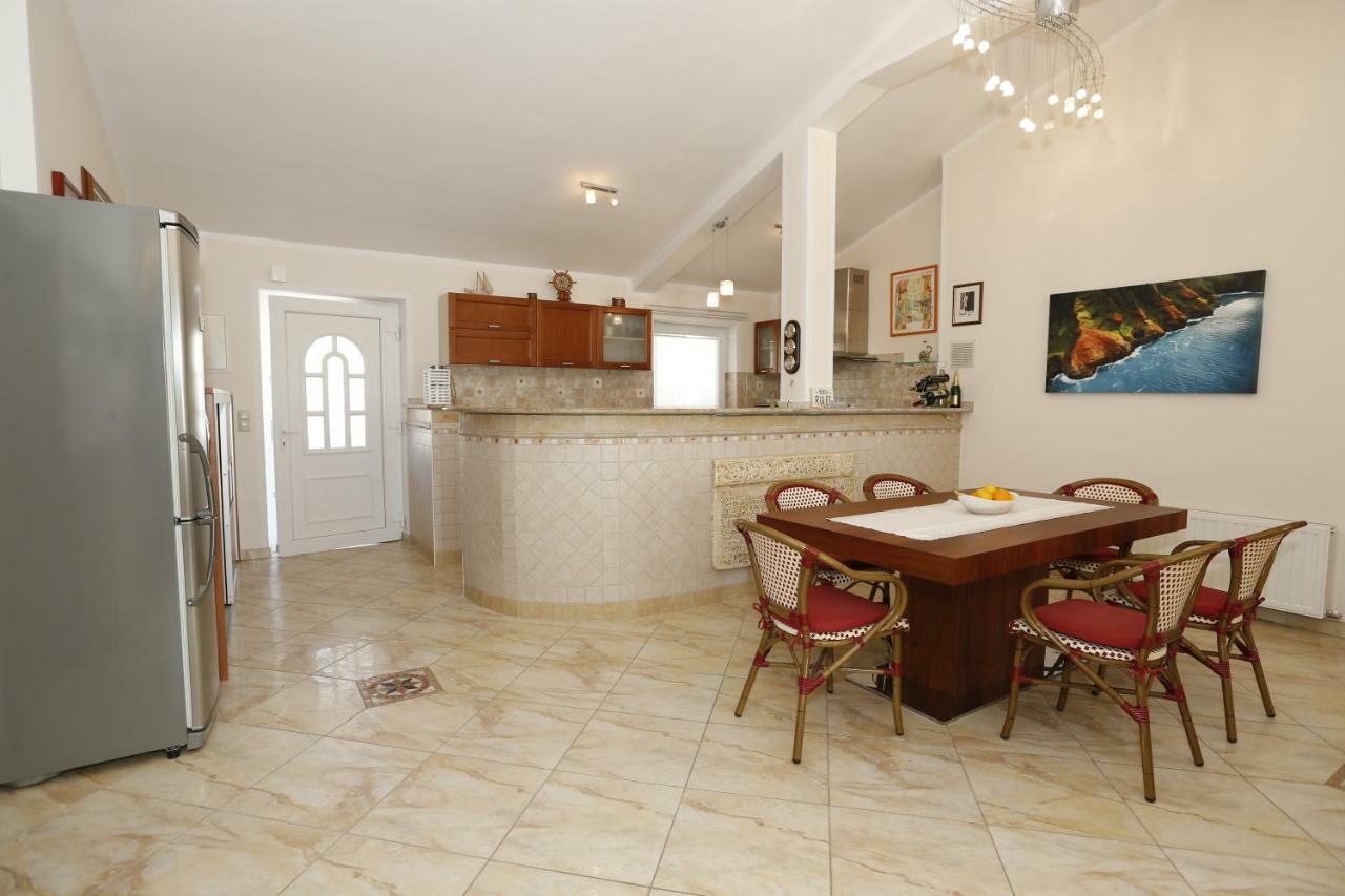 Apartment Bojan With Terrace And Sea View Baska  Bagian luar foto